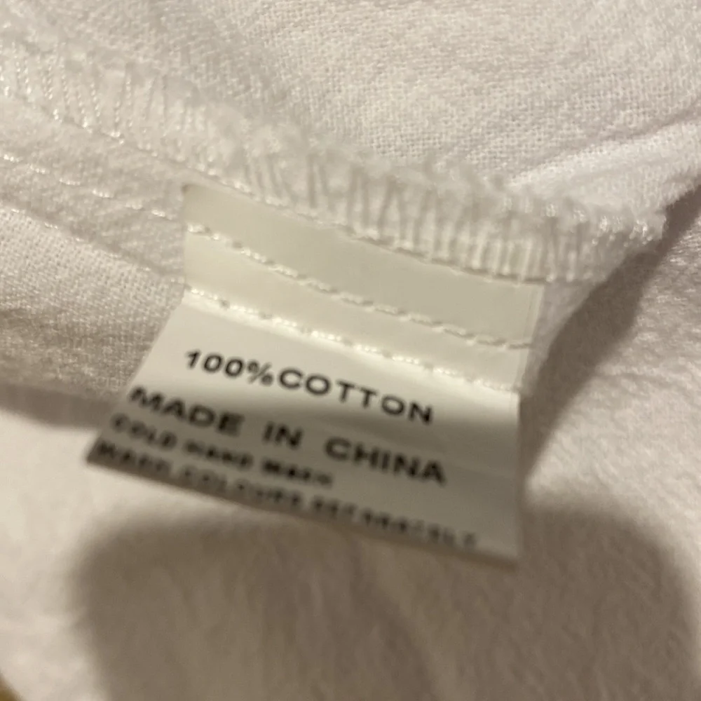 Y womens Polly solid white capris zipper sleeveless jumper size 14.  EUC